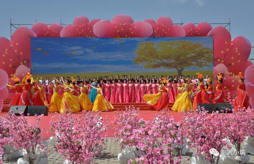 【安丘市】老年大学艺术团参加“桃花踏歌行”2018中国（安丘）桃花节开幕式