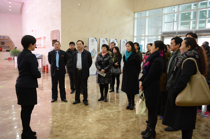 市委老干部局组织党员干部到市科技馆参观体验(图1) 市委老干部局组织党员干部到市科技馆参观体验(图1)