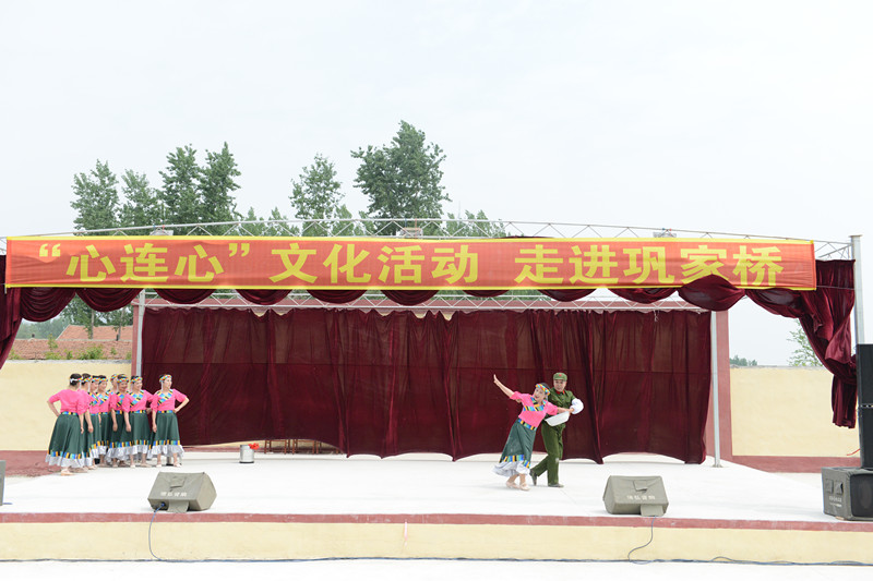 “心连心”文化活动走进巩家桥村(图2)