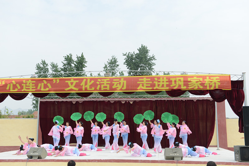 “心连心”文化活动走进巩家桥村(图3)