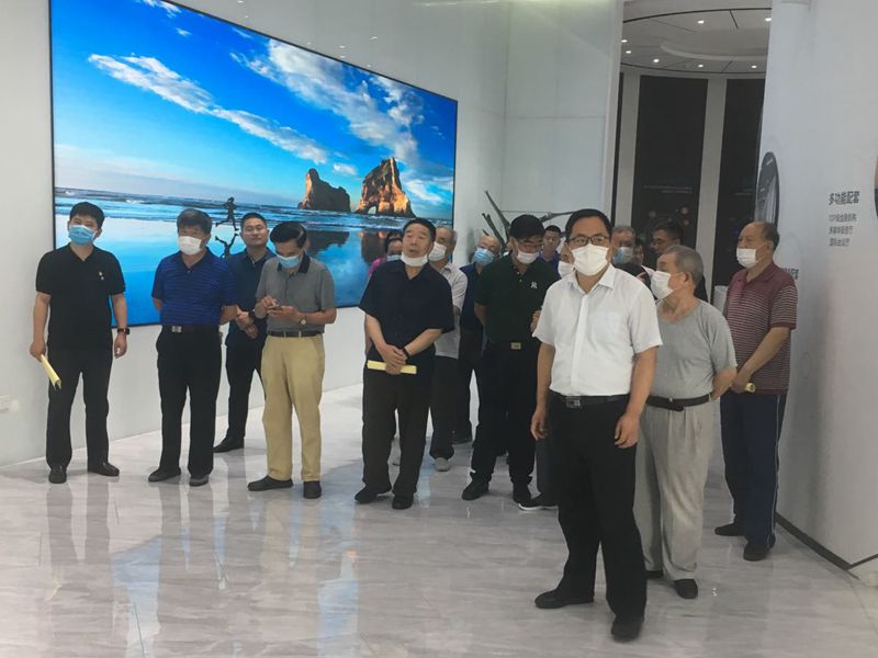 潍城区组织老干部观摩全区经济社会事业发展情况(图1)