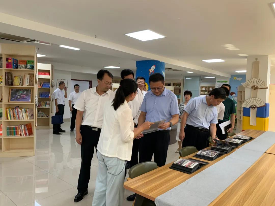 省老干部活动中心主任刘旭东一行来潍调研指导工作(图1)