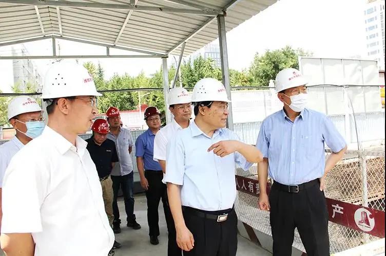 市委常委、组织部部长刘国伟调研市老年大学项目建设情况(图1)