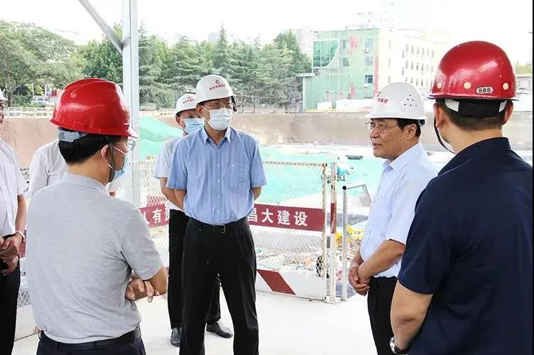 市委常委、组织部部长刘国伟调研市老年大学项目建设情况(图2)