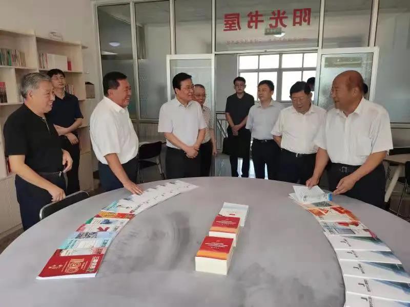 省关工委领导来潍调研关心下一代工作(图1)