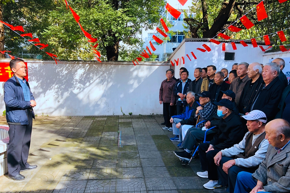 市检察院离退休干部开展老年节庆祝活动(图1)