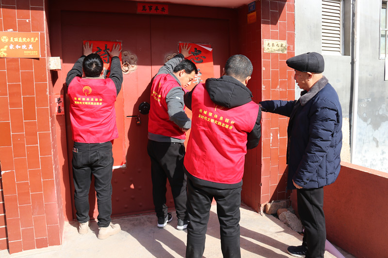 挥毫泼墨暖人心  高密市委老干部局开展“送春联下乡”活动(图4)